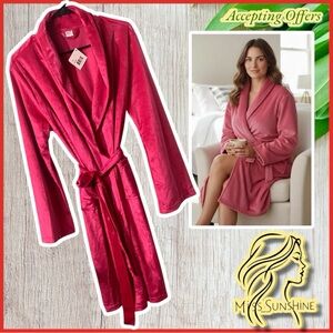 ULTA NEW - Sz L / XL - plush bright pink lightweight bathrobe - shiny and cozy